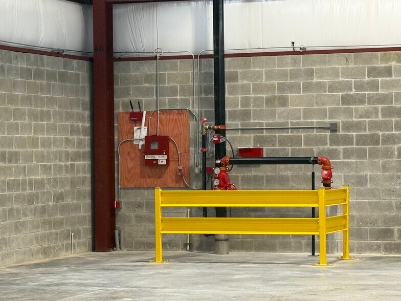 More Photos Of 5435 SW 6th Pl, Ocala Warehouse For Lease