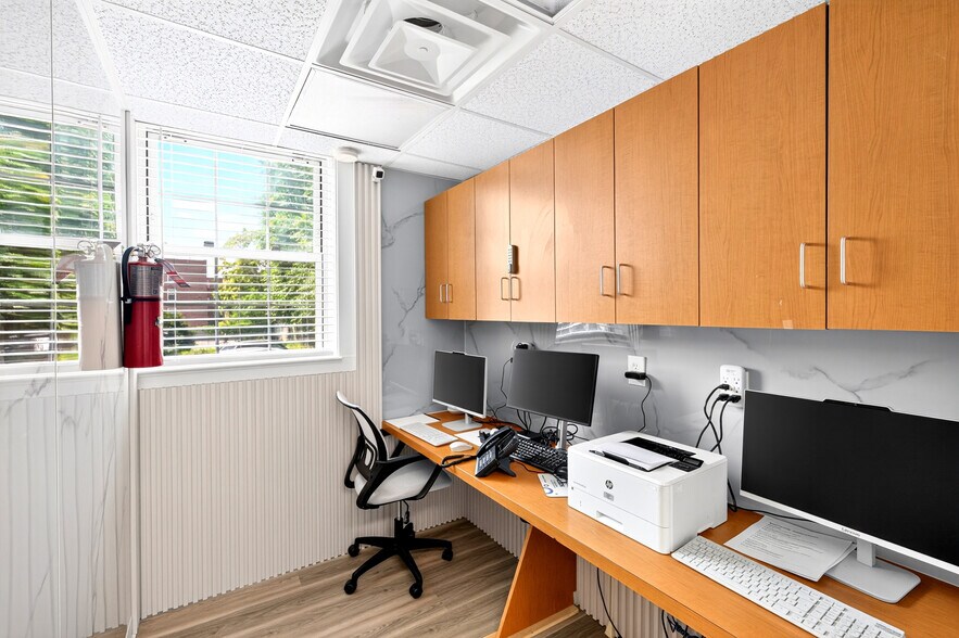More Photos Of 155 W Merrick Rd, Freeport Medical For Lease