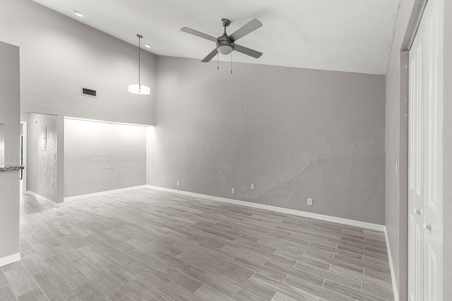 More Photos Of 4151 SE 22nd Ave, Ocala Apartments For Sale