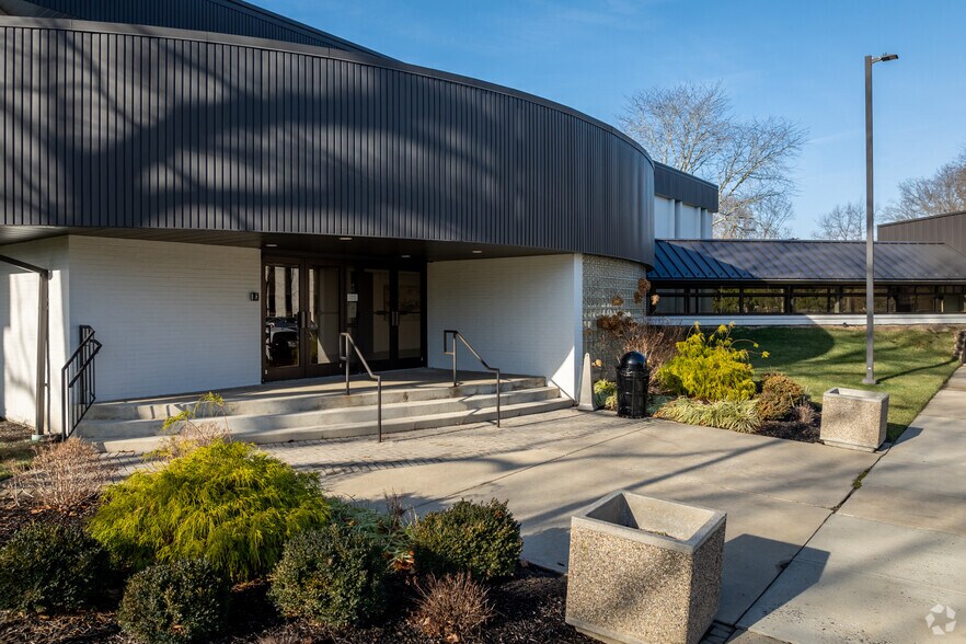 More Photos Of 746 Alexander Rd, Princeton Office For Sale