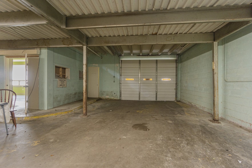 More Photos Of 2415 Church St, Galveston Light Distribution For Lease