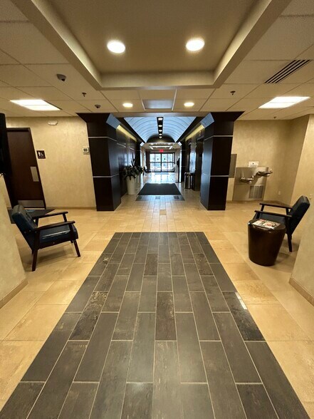 More Photos Of 10600 Quivira Rd, Overland Park Medical For Lease