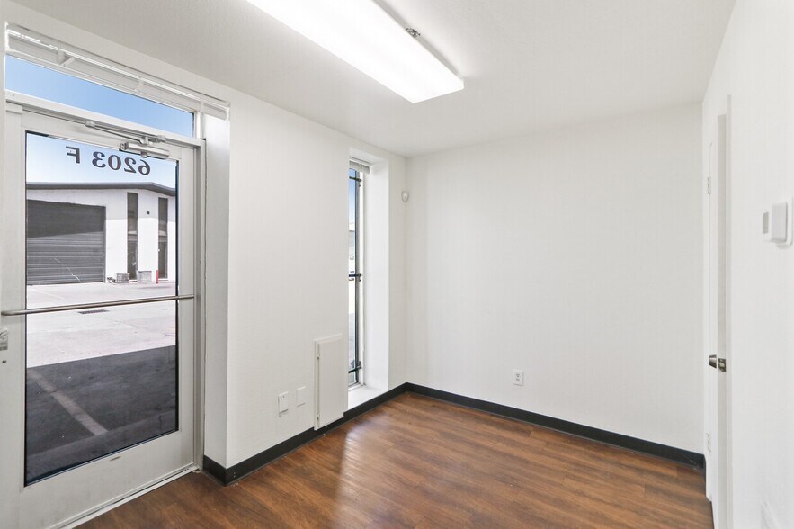 More Photos Of 6201-6205 W 34th St, Houston Warehouse For Lease