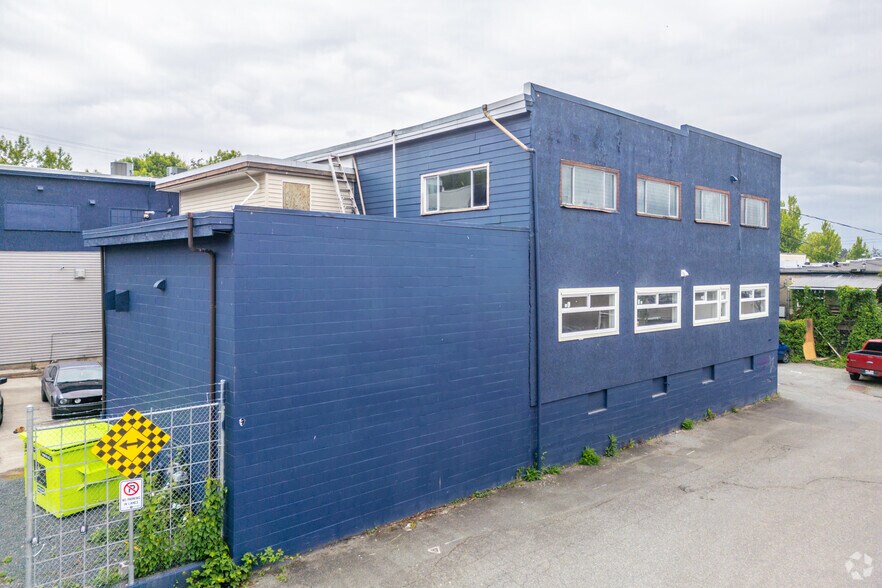 More Photos Of 2556 Montrose Ave, Abbotsford Storefront For Lease