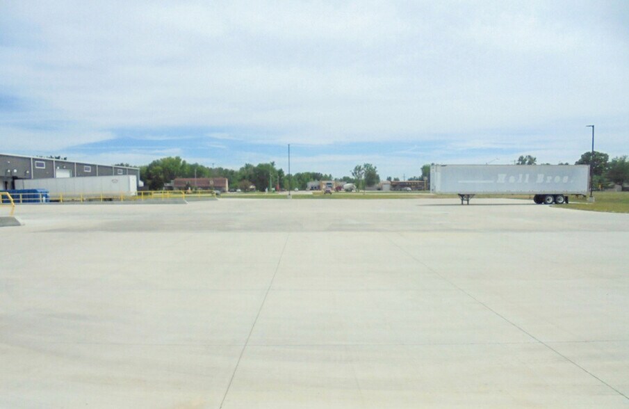 More Photos Of 2028 W Main St, Salem Industrial For Sale