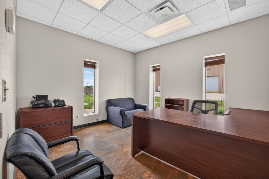 More Photos Of 906 S Eastern Ave, Elk City Warehouse For Sale