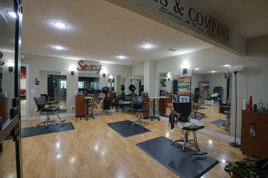 More Photos Of 2533 Highway 41A S, Shelbyville Showroom For Sale