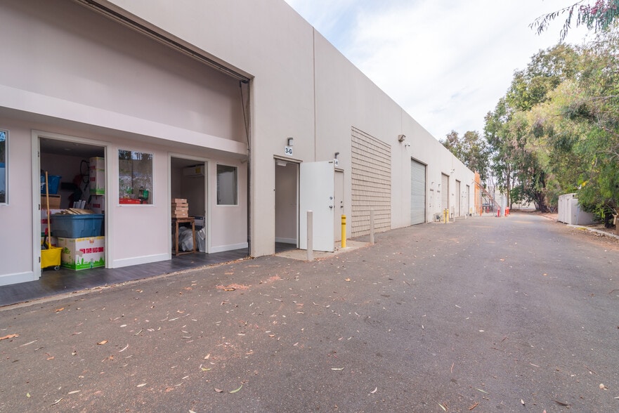 More Photos Of 1921 Carnegie Ave, Santa Ana Industrial For Lease