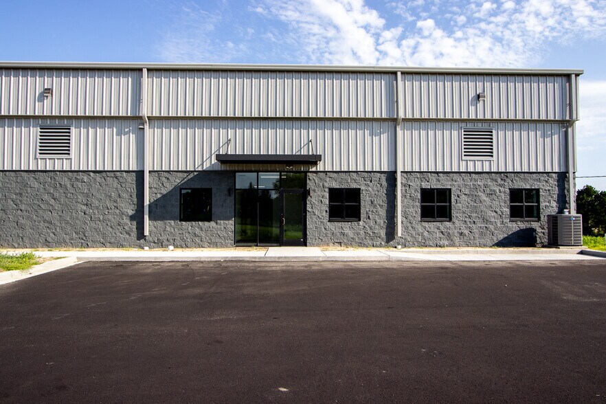 More Photos Of 181 Newland Rd, Columbia Warehouse For Lease