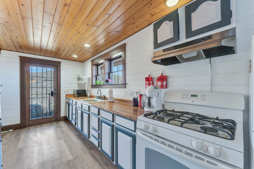 More Photos Of 222 First Ave, Jerome Multifamily For Sale