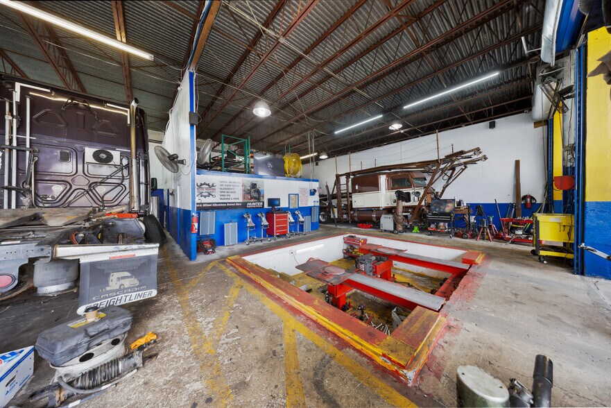 More Photos Of 9630 NW South River Dr, Medley Industrial For Lease