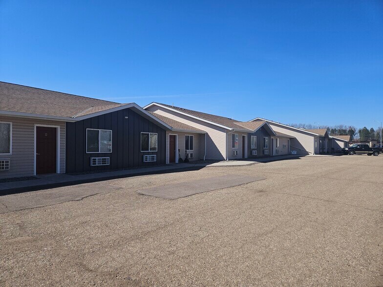 More Photos Of 1955 1st Ave N, Windom Hotel For Sale
