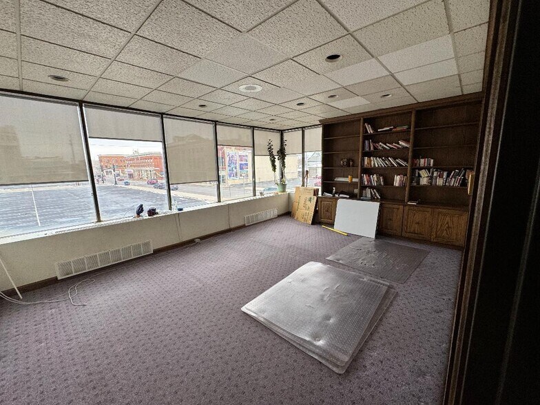 More Photos Of 333 E Main St, Muncie Office For Lease