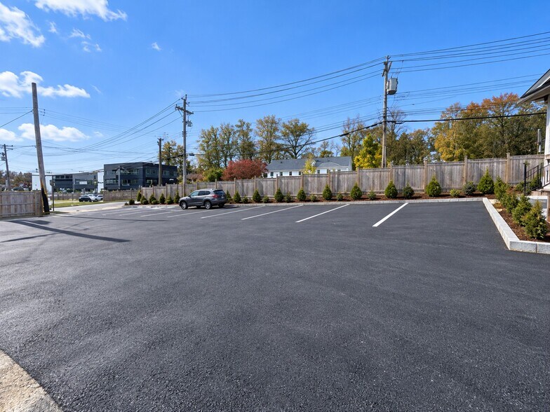 More Photos Of 578 Tarrytown Rd, White Plains Storefront Retail Office For Lease