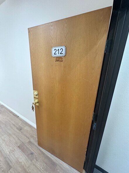 More Photos Of 14654-14664 Victory Blvd, Van Nuys Office For Lease