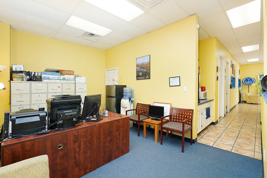 More Photos Of 2430 E Southcross Blvd, San Antonio Storefront For Lease