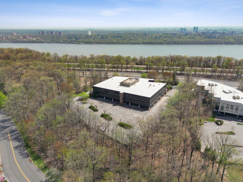 More Photos Of 1000 Sylvan Ave, Englewood Cliffs Office For Sale