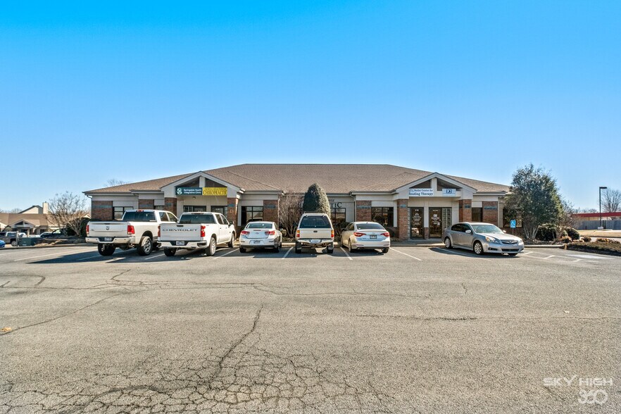 More Photos Of 3291 S Thompson St, Springdale Unknown For Lease