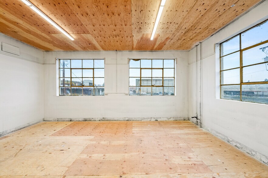 More Photos Of 619 S Fir St, Medford Refrigeration Cold Storage For Sale