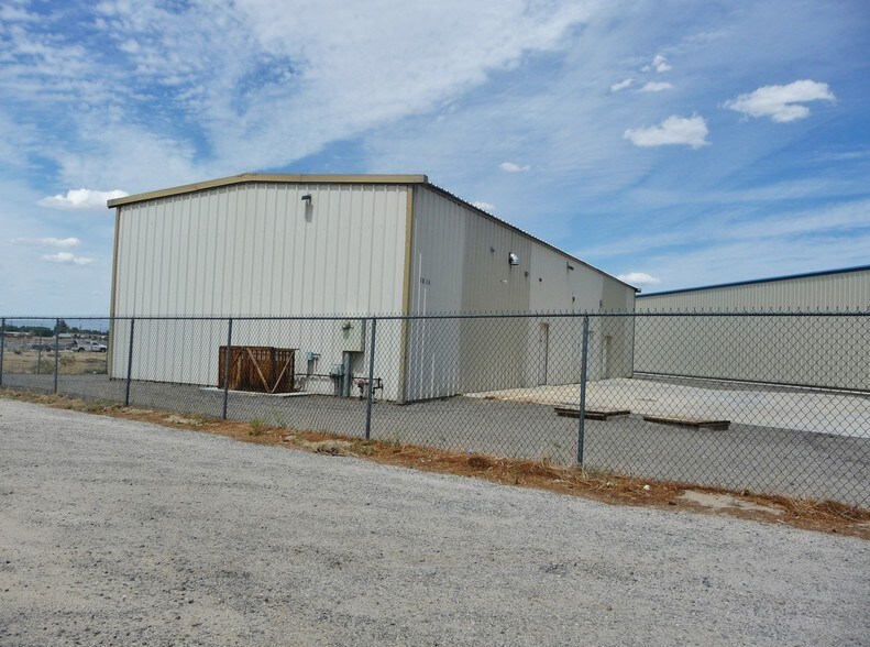 More Photos Of 1014 Kyle Ct, Ridgecrest Warehouse For Sale