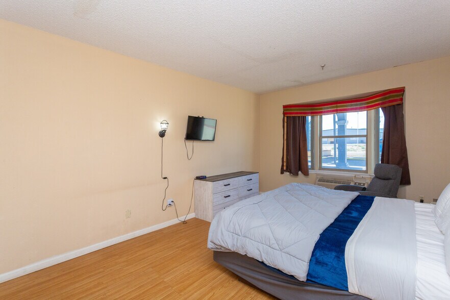 More Photos Of 2803 W 2nd St, Roswell Hotel For Sale