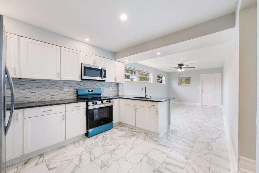 More Photos Of 112 Milton St, Lantana Apartments For Sale