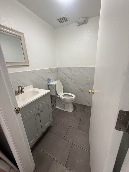 More Photos Of 2101-2107 Western Ave, Las Vegas Service For Lease