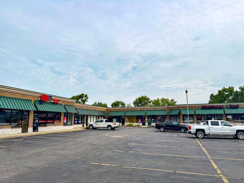 More Photos Of 5302-5326 Highland Rd, Waterford Unknown For Lease