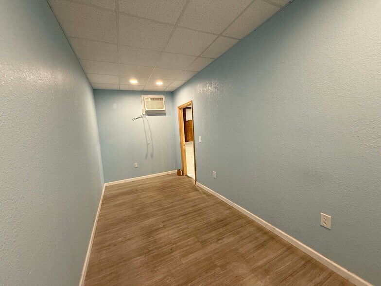 More Photos Of 1356 Bennett Dr, Longwood Distribution For Lease