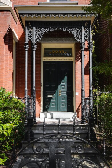 Primary Photo Of 2200 E Grace St, Richmond Apartments For Sale