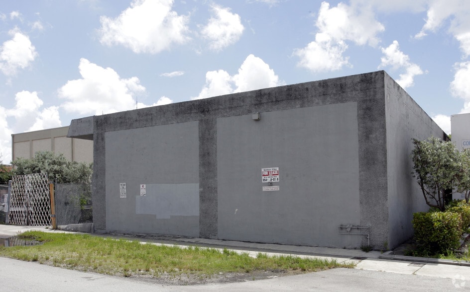 More Photos Of 5916 SW 25th St, West Park Warehouse For Lease