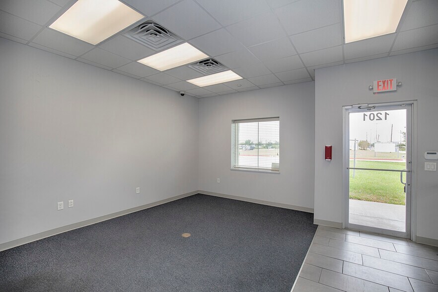 More Photos Of 1201 Butler Rd, League City Warehouse For Sale