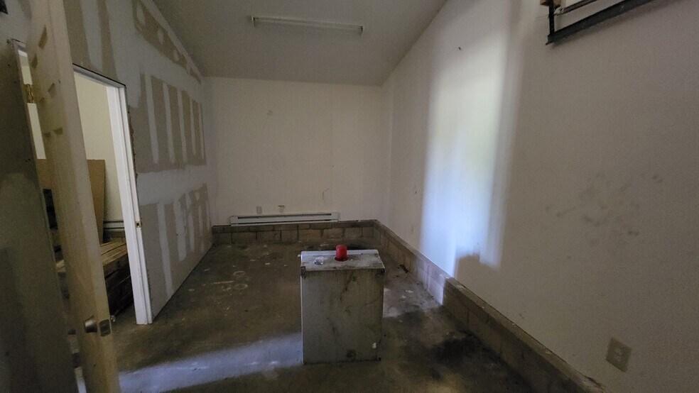 More Photos Of 520 Highway 33, Millstone Township Apartments For Sale
