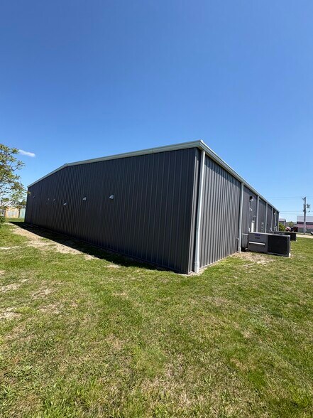More Photos Of 66850 Executive Dr, Saint Clairsville Warehouse For Lease