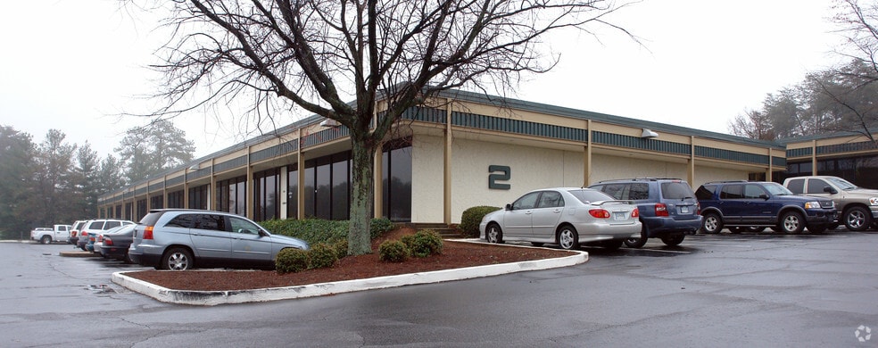 More Photos Of 25 Woods Lake Rd, Greenville Unknown For Lease