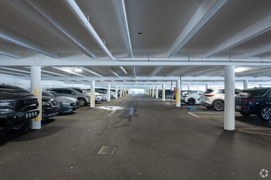 More Photos Of 12550 Biscayne Blvd, North Miami Medical For Sale