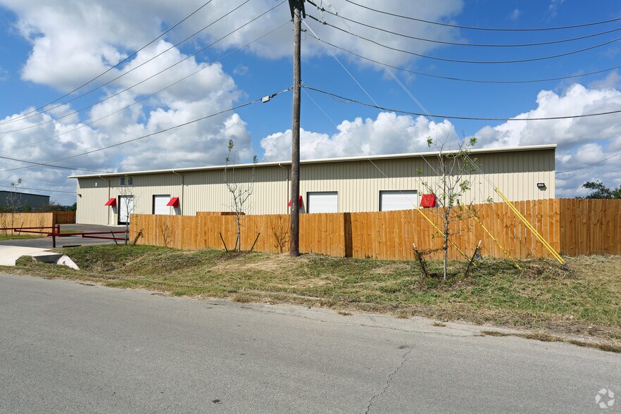 More Photos Of 181 Weldon Johnson Way, Kyle Warehouse For Lease