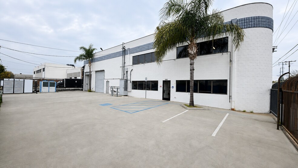 Primary Photo Of 15911 Arminta St, Van Nuys Manufacturing For Sale