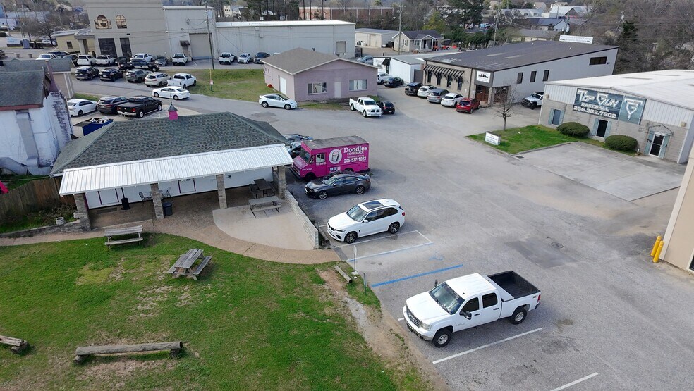 More Photos Of 3242-3258 Cahaba Heights Rd, Birmingham Unknown For Lease