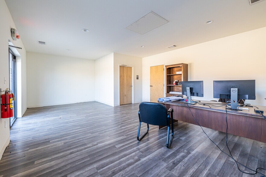 More Photos Of 4337 McBrayer Rd, Oakwood Warehouse For Sale