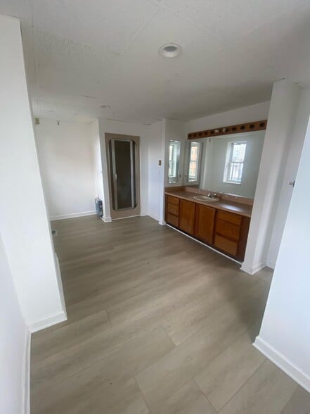 More Photos Of 1733-1735 Maryland Ave, Baltimore Bar For Lease