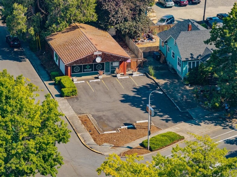 Primary Photo Of 1890 Capitol St NE, Salem Freestanding For Sale