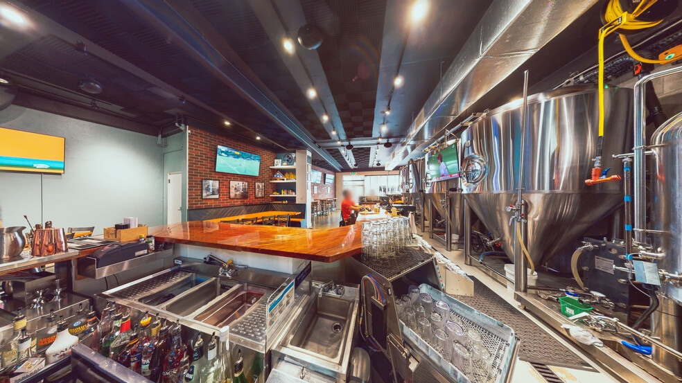 More Photos Of 96 N King St, Honolulu Bar For Lease
