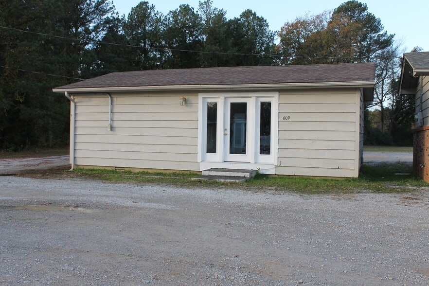 More Photos Of 619 Constitution Dr, Iuka Office Residential For Sale