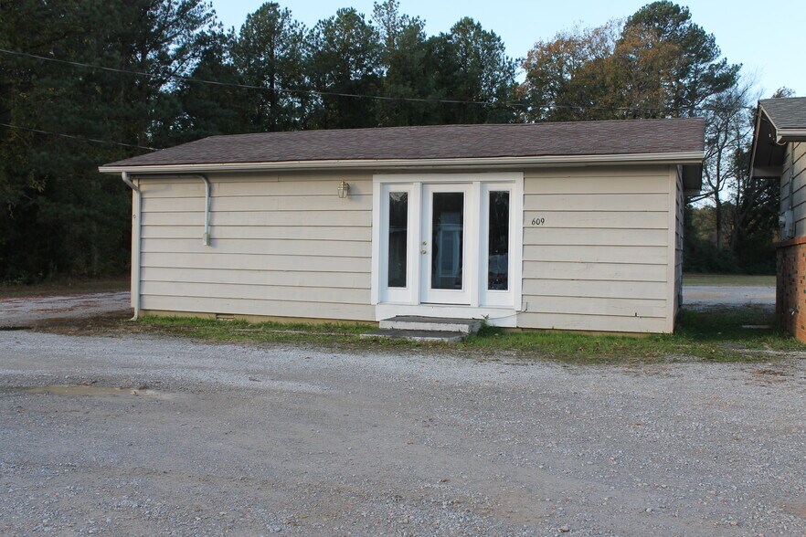 More Photos Of 619 Constitution Dr, Iuka Office Residential For Sale