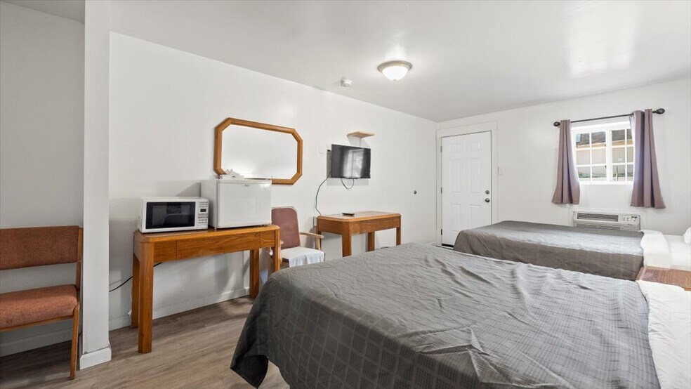 More Photos Of 5 Canada St, Lake George Hotel For Sale