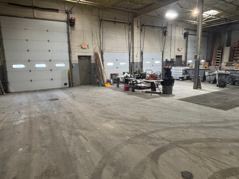More Photos Of 24400 Capitol St, Redford Township Manufacturing For Sale
