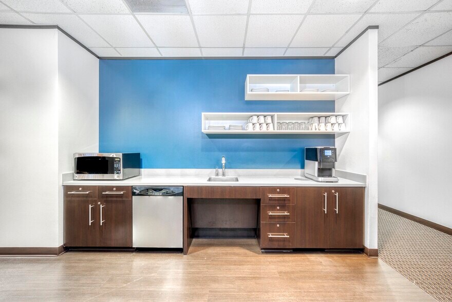 More Photos Of 10777 Westheimer Rd, Houston Coworking Space