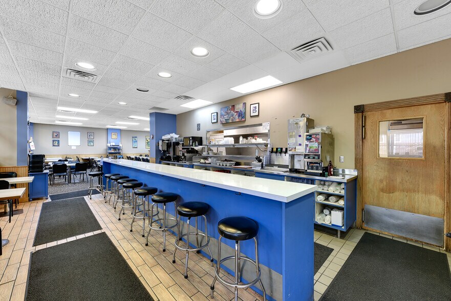 More Photos Of 2828 S Lyndale Ave, Minneapolis Restaurant For Sale