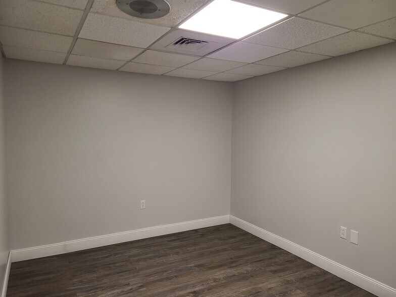 More Photos Of 131 N 5th St, Reading Office Residential For Lease